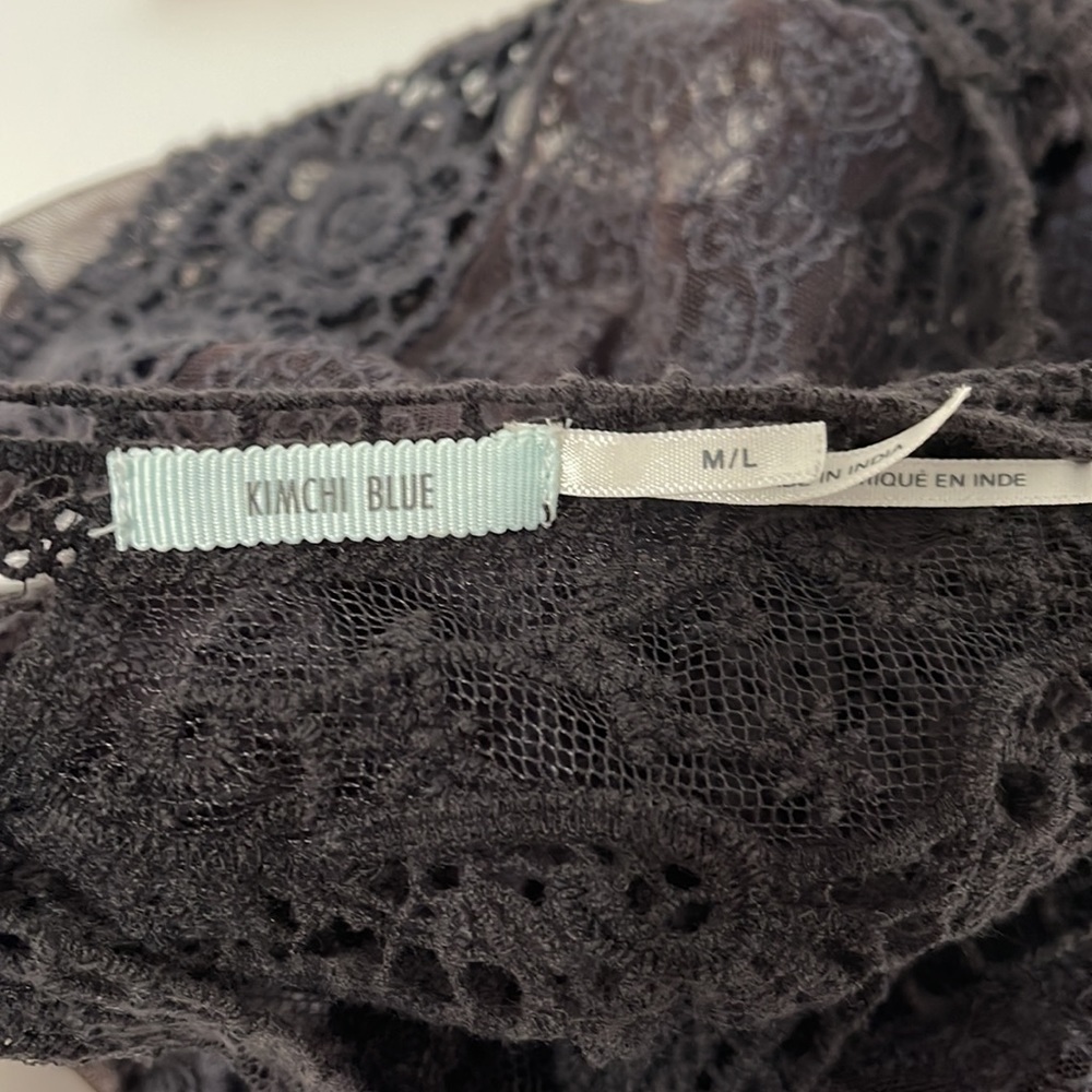 Kimchi Blue - Black lace split/open-back tank - Picture 5 of 8